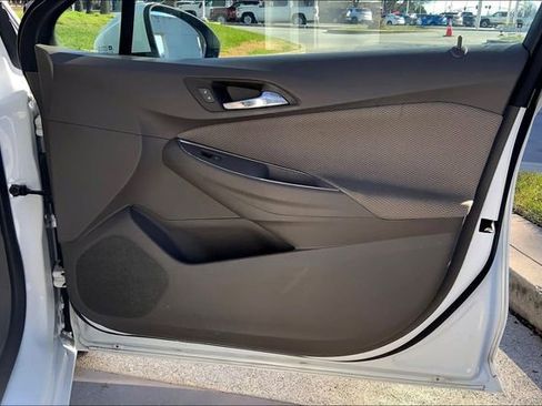 Used 2017 Chevrolet Cruze LS image 21