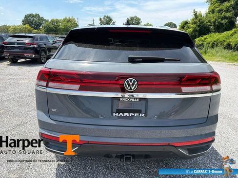 Used 2024 Volkswagen Atlas Cross Sport SE FWD image 4