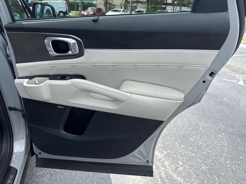 Used 2023 Kia Sorento SX AWD/4WD image 19