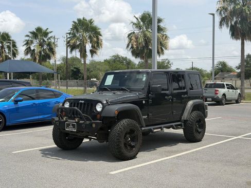 Used 2011 Jeep Wrangler Unlimited Rubicon w/ Connectivity Group AWD/4WD image 18