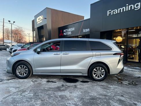 Used 2024 Toyota Sienna LE image 4