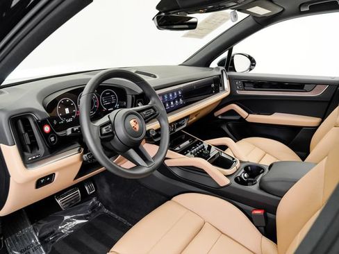 Certified 2026 Porsche Cayenne AWD/4WD image 4