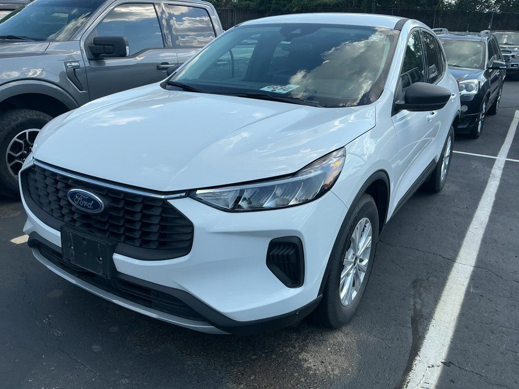 Used 2025 Ford Escape Active AWD/4WD image 3