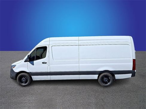 Used 2025 Mercedes-Benz Sprinter 2500 image 7