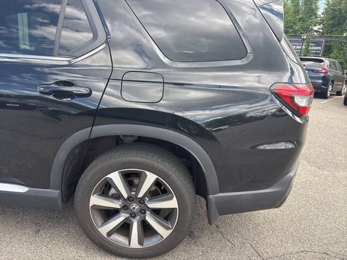 Used 2023 Honda Pilot Touring image 9
