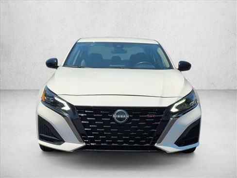 Used 2024 Nissan Altima 2.5 SR FWD image 2