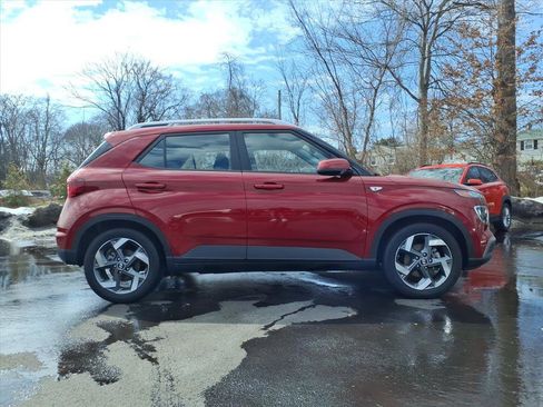 Certified 2025 Hyundai Venue SEL image 6