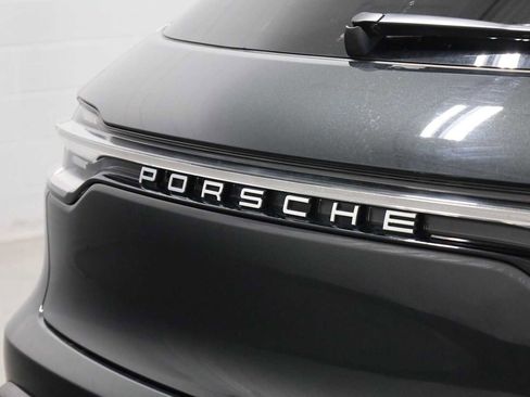 Certified 2026 Porsche Macan image 8