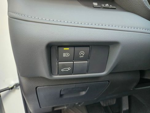 Certified 2024 Toyota Highlander XLE FWD image 19