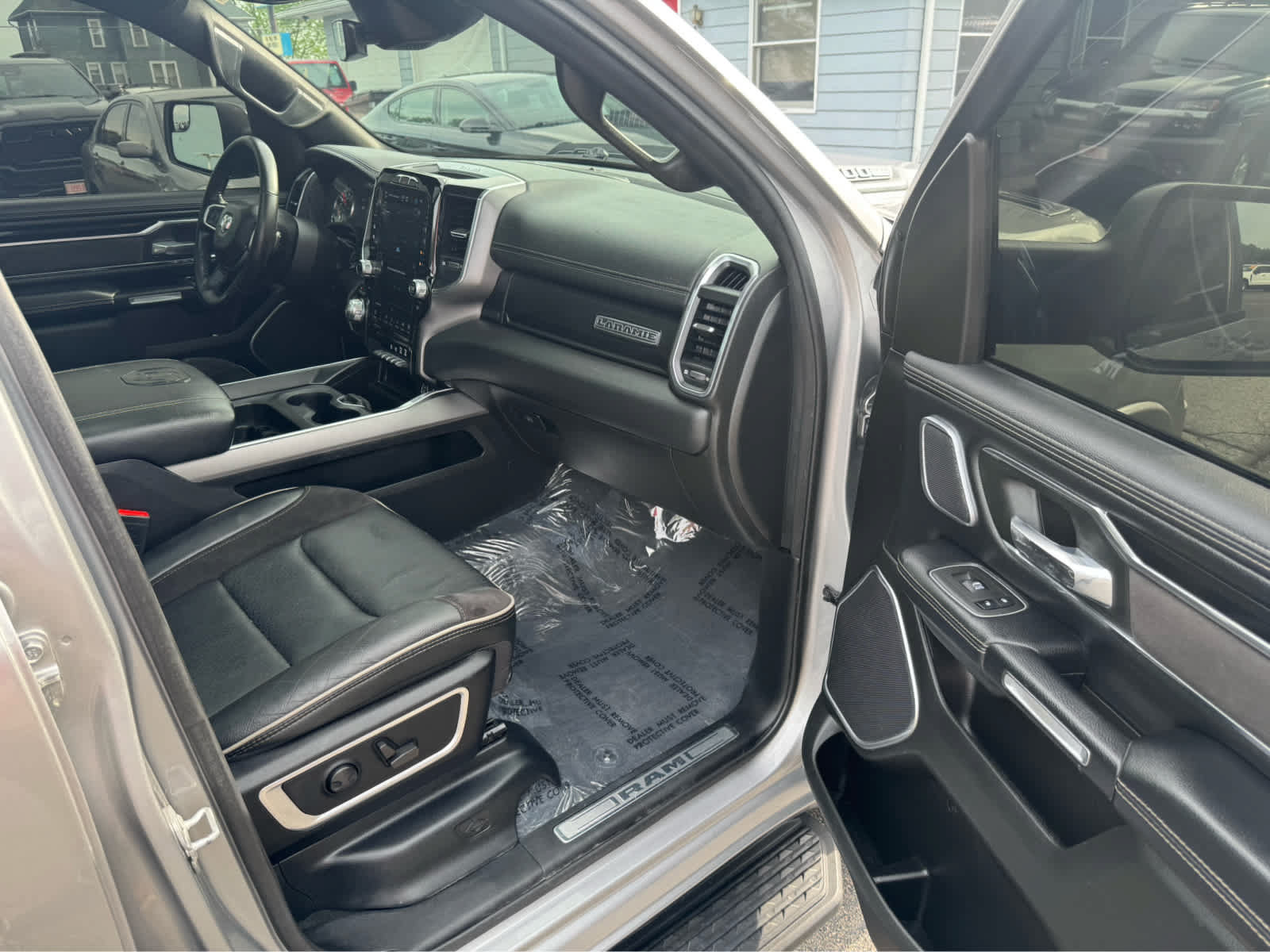 Used 2022 RAM 1500 Laramie AWD/4WD image 22