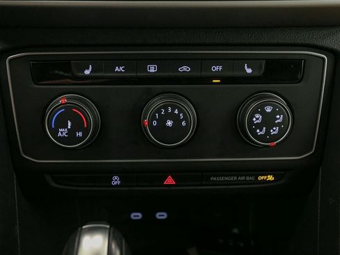 Certified 2022 Volkswagen Atlas Cross Sport SE AWD/4WD image 31