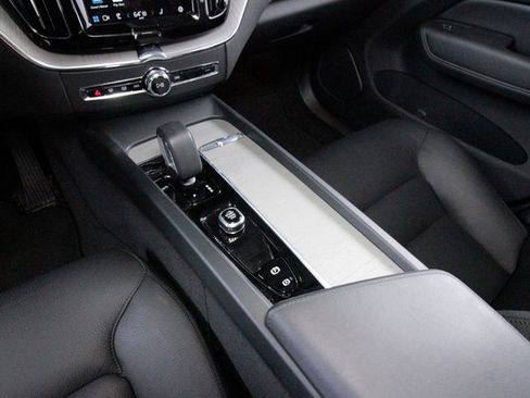 Certified 2025 Volvo XC60 B5 Plus image 9