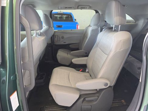 Used 2022 Toyota Sienna LE image 8