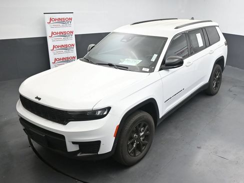 Used 2024 Jeep Grand Cherokee L Laredo AWD/4WD image 12