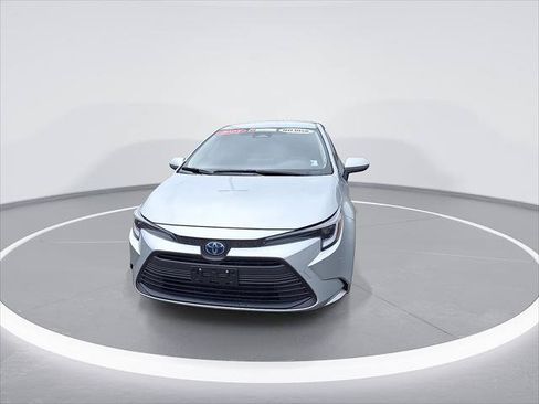 Certified 2025 Toyota Corolla LE AWD/4WD image 4