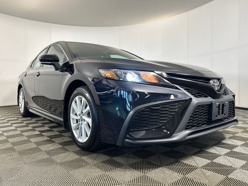 Used 2024 Toyota Camry SE FWD image 1