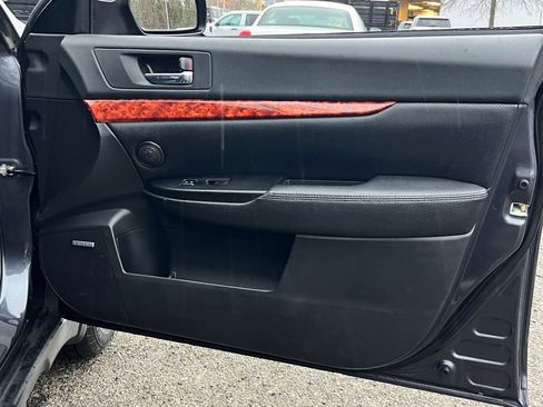 Used 2010 Subaru Outback 2.5i Limited image 7