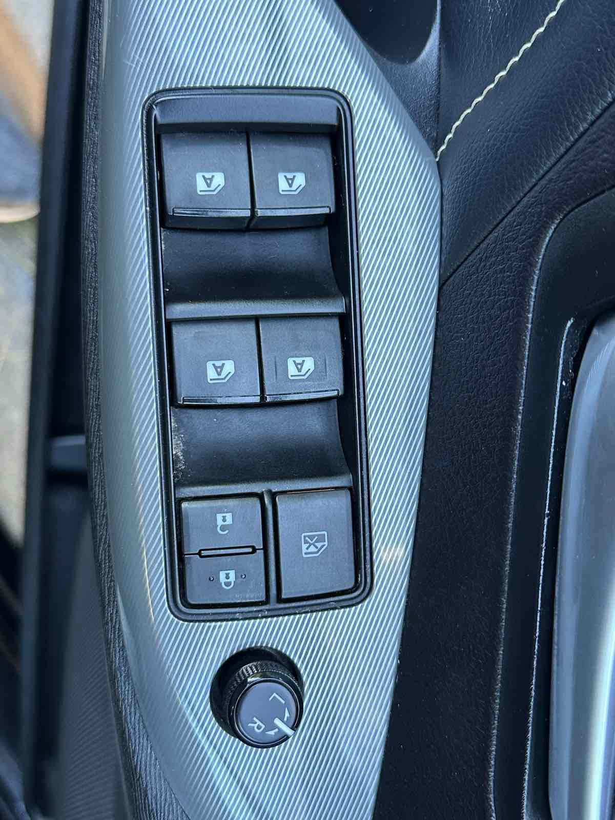 Used 2017 Toyota Sienna SE w/ SE Preferred Package FWD image 32