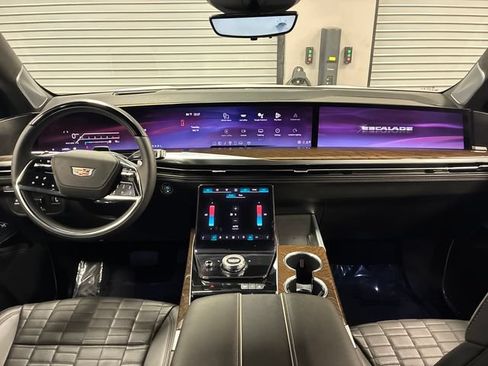 Certified 2025 Cadillac Escalade Sport Platinum AWD/4WD image 12
