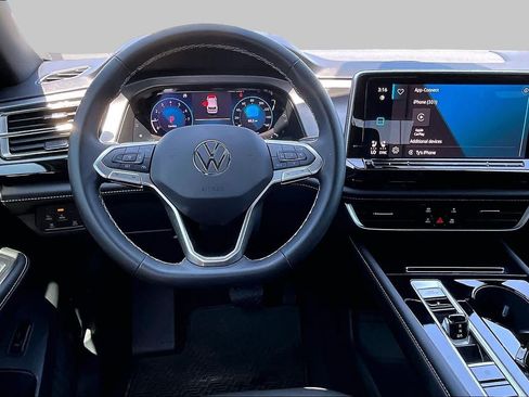 Used 2025 Volkswagen Atlas Cross Sport SE FWD image 8