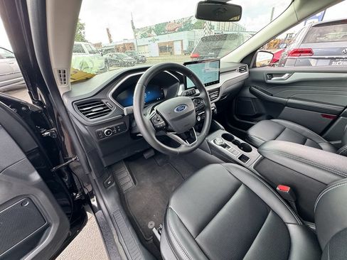 Used 2025 Ford Escape Platinum AWD/4WD image 17