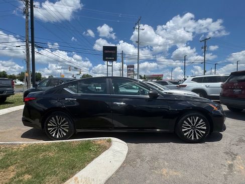 Used 2024 Nissan Altima 2.5 SV FWD image 7
