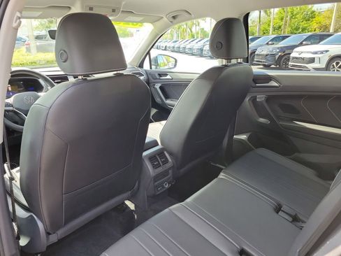 Used 2023 Volkswagen Tiguan SE image 10