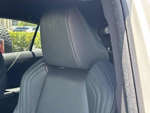 Used 2021 Toyota Venza AWD/4WD image 15