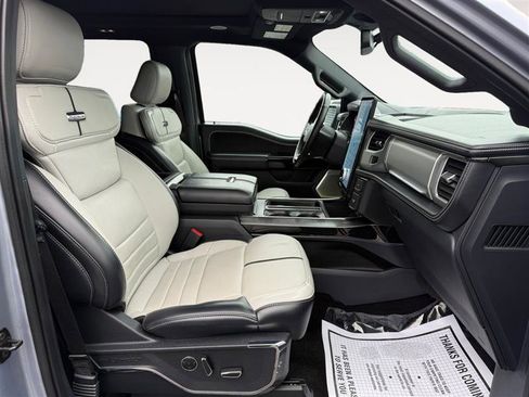 Used 2022 Ford F150 Lightning Platinum image 17