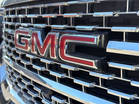 Used 2022 GMC Acadia Denali w/ Denali Ultimate Package AWD/4WD image 13