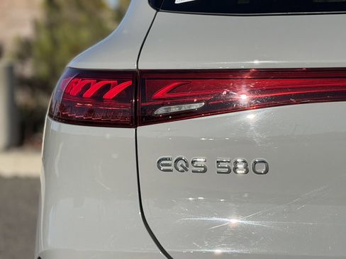 Used 2023 Mercedes-Benz EQS 580 4MATIC SUV image 11