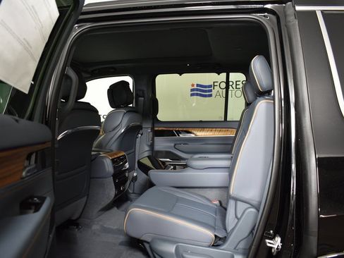 Used 2022 Jeep Grand Wagoneer Series II AWD/4WD image 24