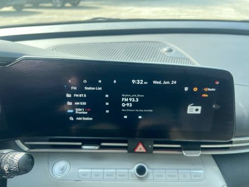 Used 2022 Hyundai Elantra Limited FWD image 11