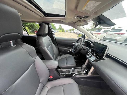 Used 2022 Toyota Corolla Cross XLE AWD/4WD image 5