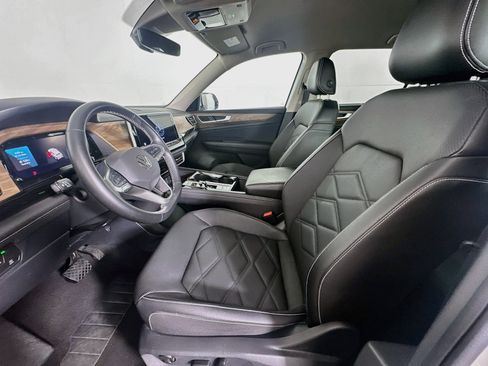 Used 2025 Volkswagen Atlas SE AWD/4WD image 13