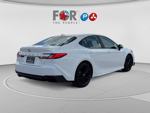 Used 2025 Toyota Camry SE FWD image 5