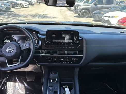 Used 2023 Nissan Pathfinder SL image 13