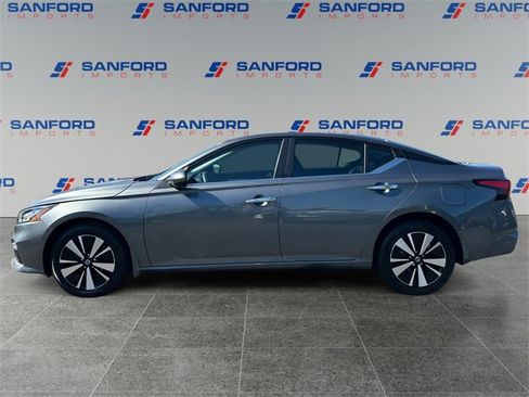 Used 2021 Nissan Altima 2.5 SV image 2