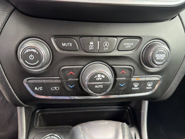 Used 2020 Jeep Cherokee Limited AWD/4WD image 28