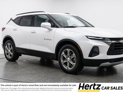 Used 2025 Chevrolet Blazer LT image 1