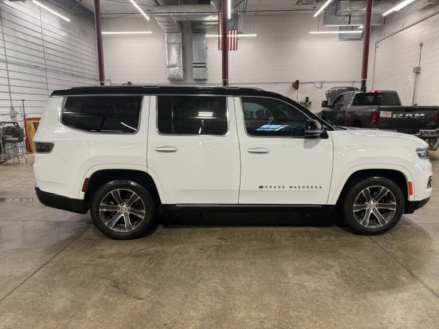 Used 2023 Jeep Grand Wagoneer 4WD image 5
