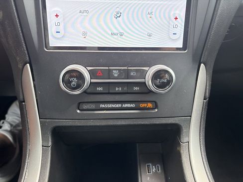 Used 2022 Ford Edge SE image 11