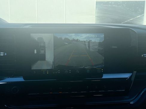 Used 2025 Chevrolet Silverado 2500 ZR2 w/ Technology Package image 14