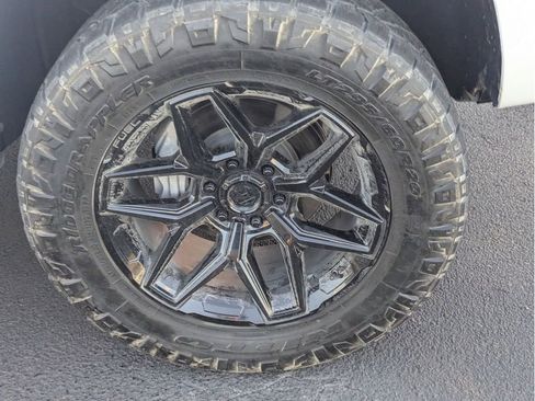 Used 2023 Chevrolet Tahoe Z71 w/ Luxury Package image 30