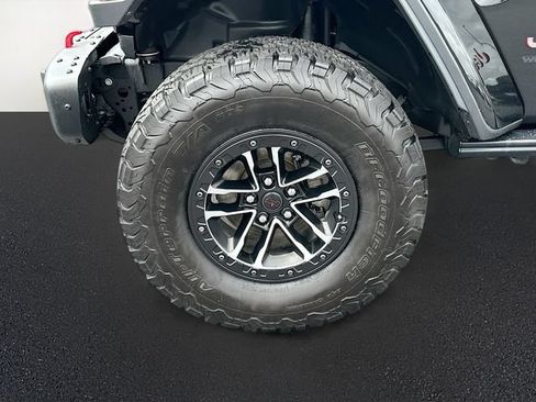 Used 2024 Jeep Wrangler Unlimited Rubicon AWD/4WD image 32