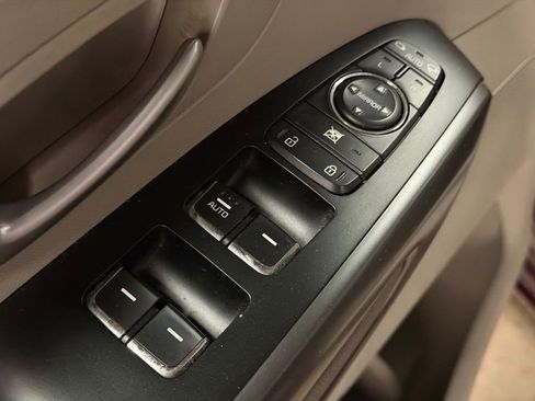 Used 2017 Kia Sedona LX w/ LX Essentials Premium Package image 30