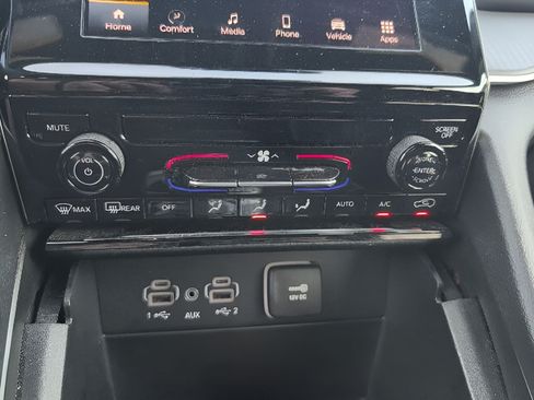Used 2025 Jeep Grand Cherokee Laredo X RWD image 14