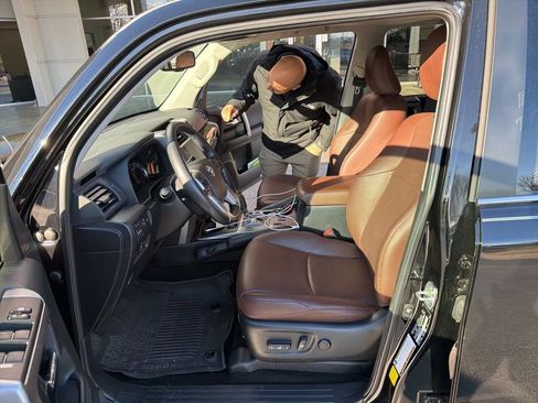 Used 2024 Toyota 4Runner Limited image 7