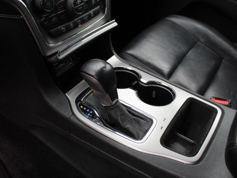 Used 2018 Jeep Grand Cherokee Limited image 16