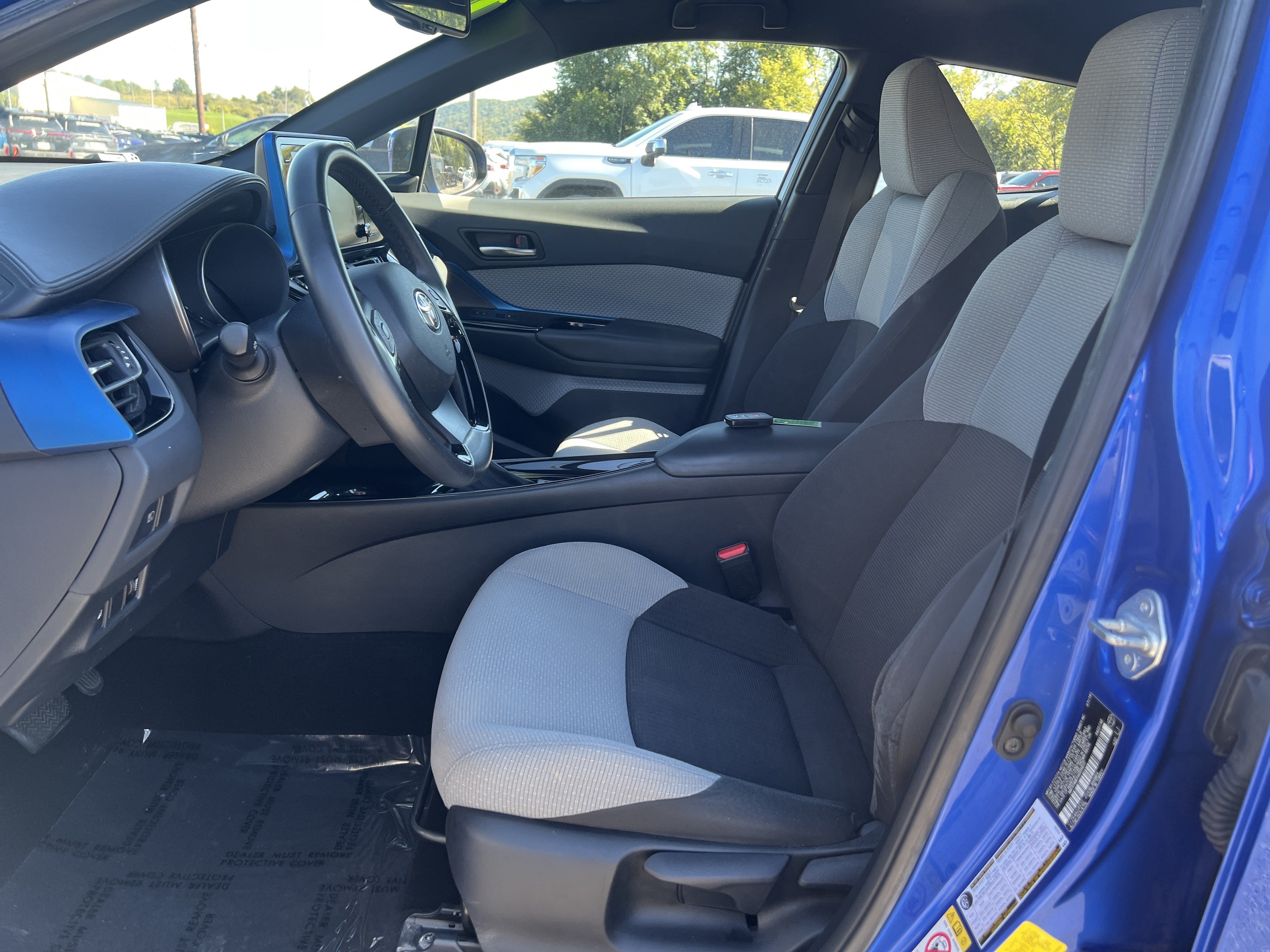 Used 2019 Toyota C-HR XLE FWD image 12